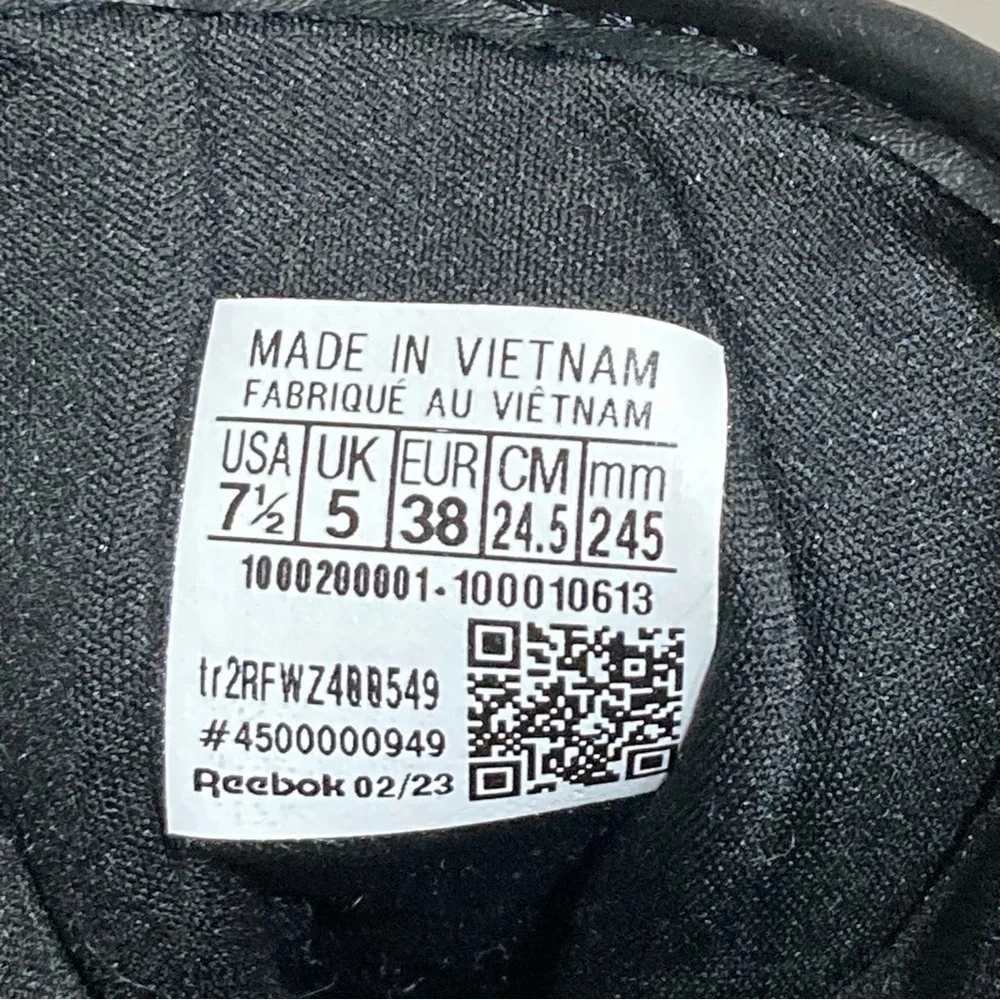 Reebok Black Leather Sneakers with White Soles - Picture 5 of 7